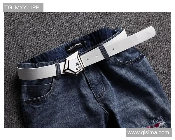 后背纹身展现足球明星个性魅力与运动精神的完美结合